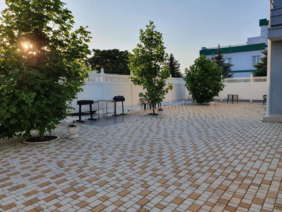Aleksandriya Hotel Chernomorsk Exterior foto