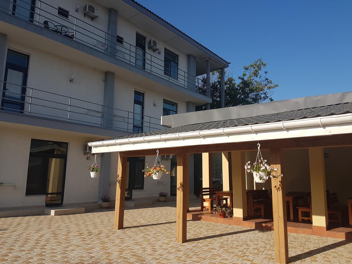 Aleksandriya Hotel Chernomorsk Exterior foto